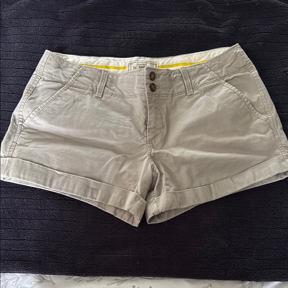 Old Navy Women's Tan Cargo Shorts